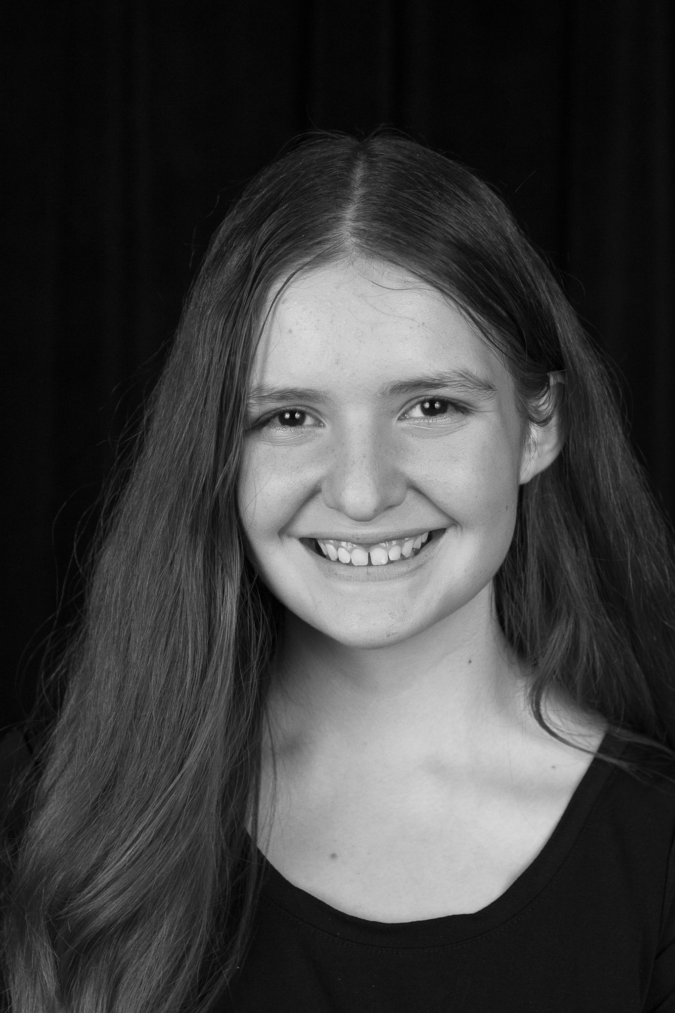 Lia Woods_H-47 Cast